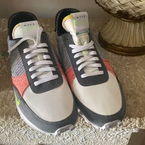 New,,,Nike sneakers for women…just like new…